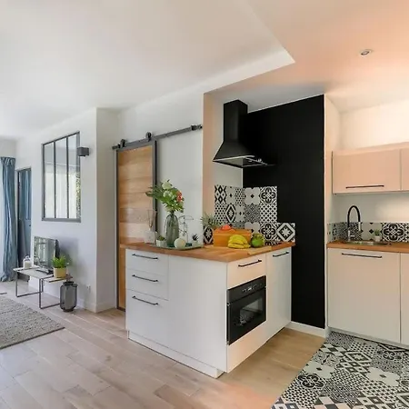 Appartement Confortable Avec Balcon Au Coeur De Paris Parijs