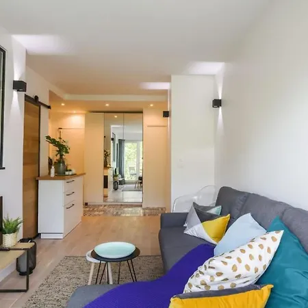 Appartement Confortable Avec Balcon Au Coeur De Paris