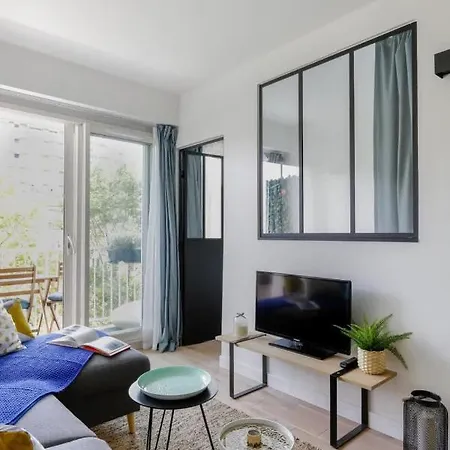 Appartement Confortable Avec Balcon Au Coeur De Paris Appartement Parijs