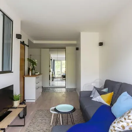 Appartement Appartement Confortable Avec Balcon Au Coeur De Paris Parijs